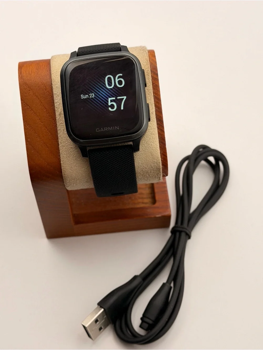 Garmin Venu SQ Music, Black, Very Good, Charger Included, New Band
